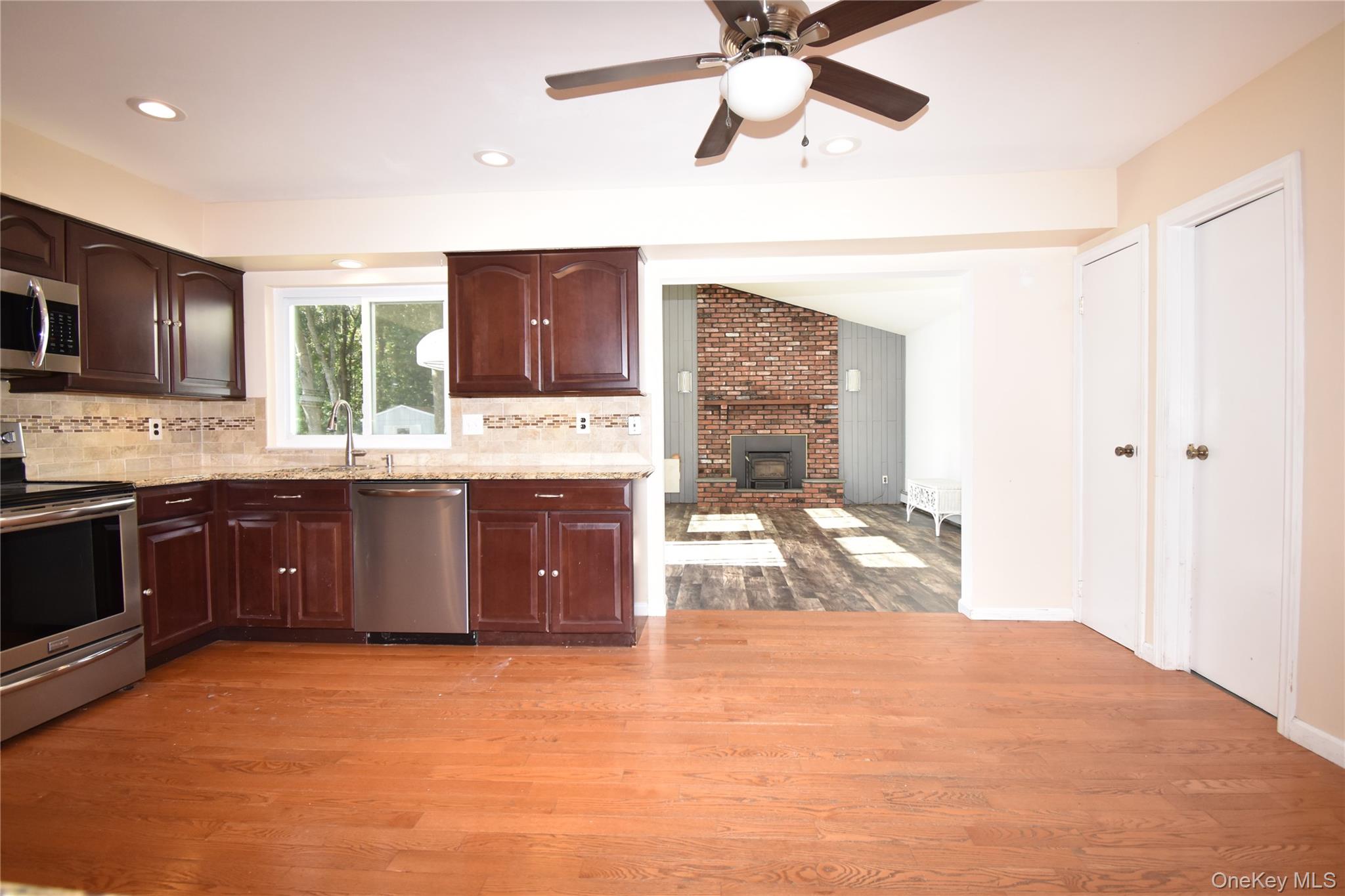 80 Burleigh Drive, Holbrook, NY 11741