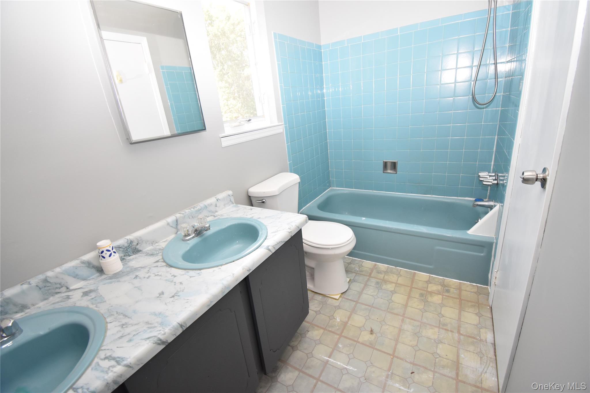 80 Burleigh Drive, Holbrook, NY 11741