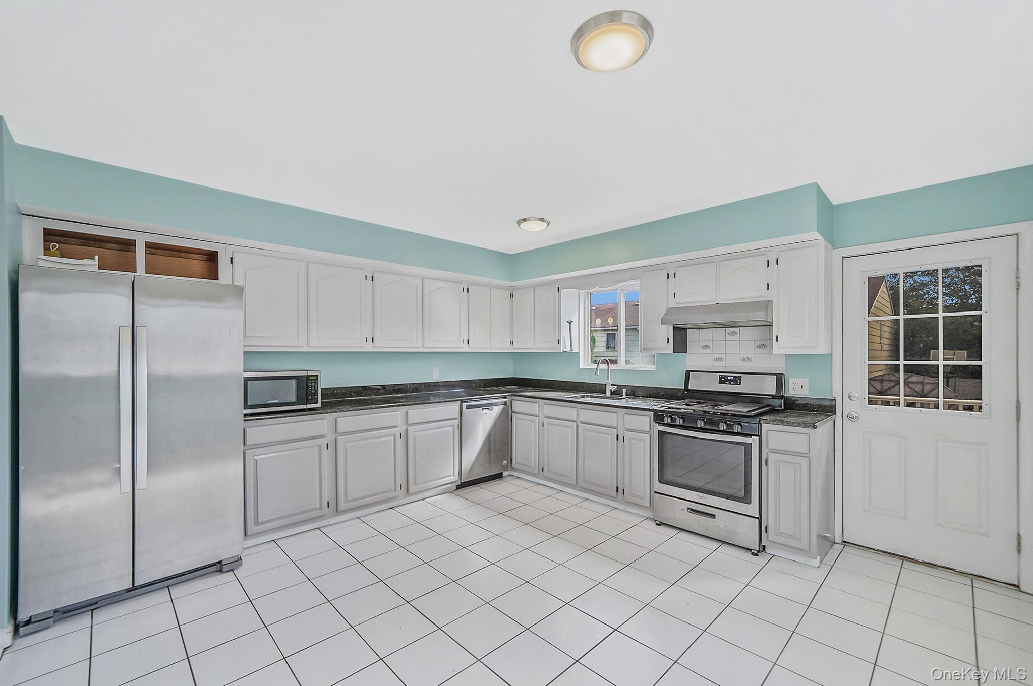 123 Amity Place, Staten Island, NY 10303