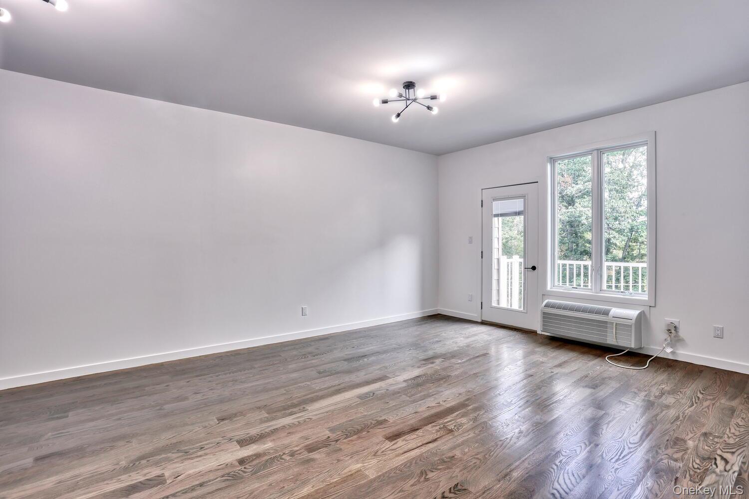 962 S Route 9W # 305, Congers, NY 10920