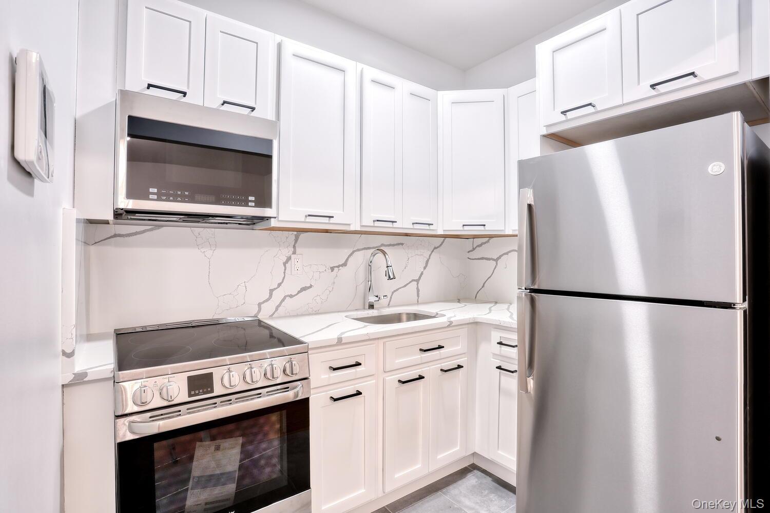 962 S Route 9W # 305, Congers, NY 10920