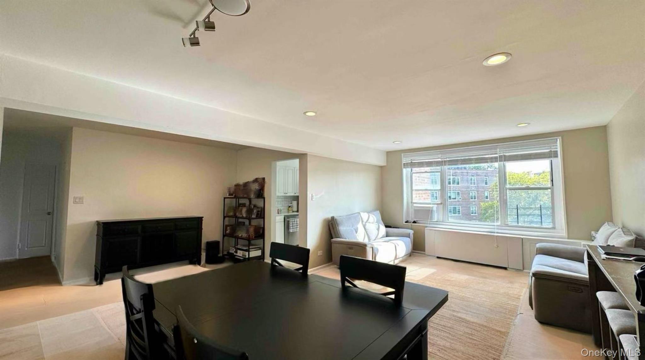 211-10 18th Avenue # 6C, Bayside, NY 11360