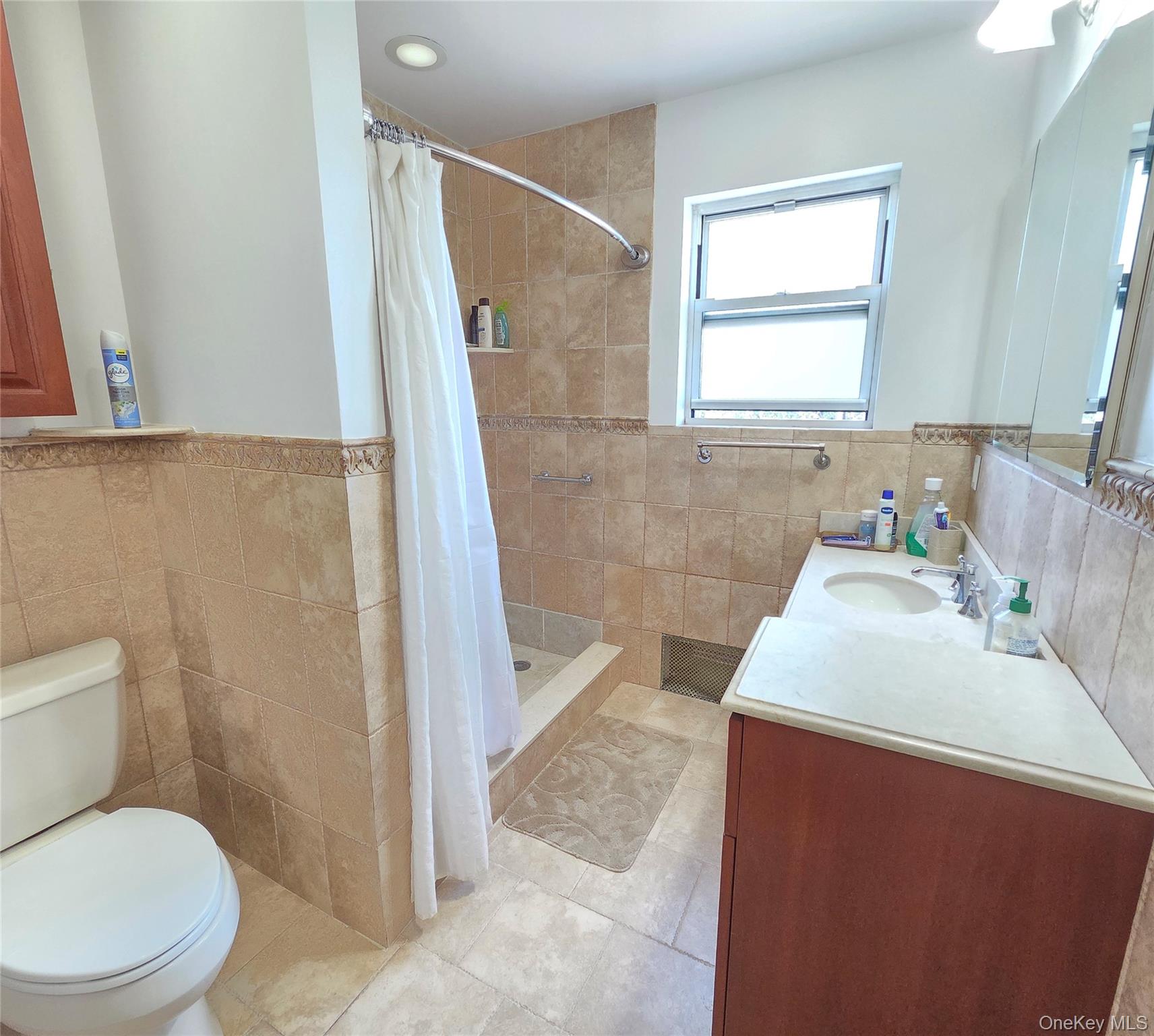 2553 Fish Avenue, Bronx, NY 10469