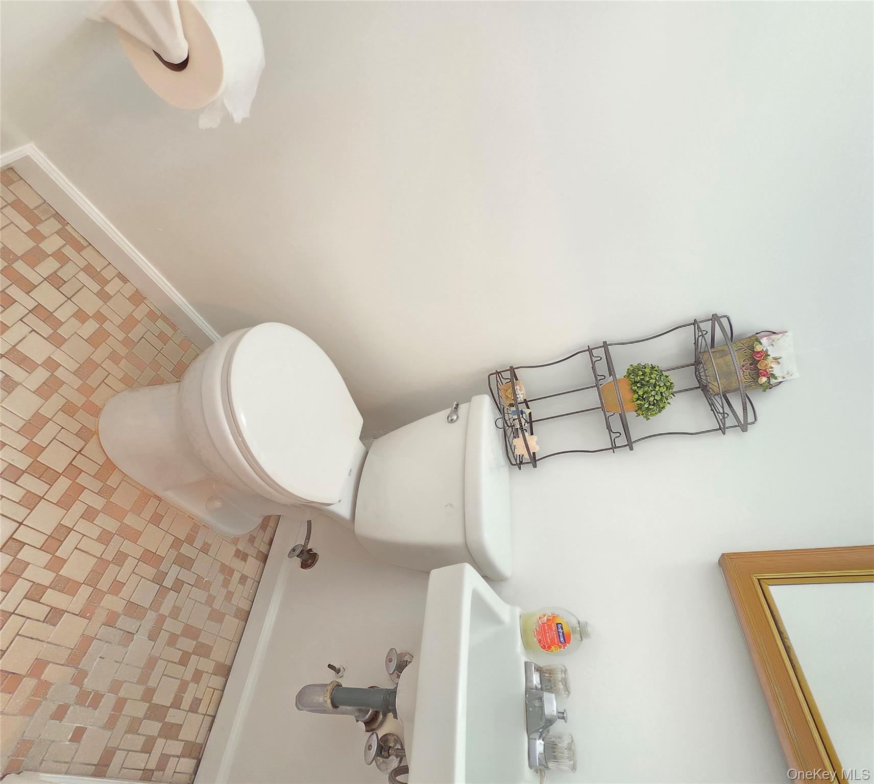 2553 Fish Avenue, Bronx, NY 10469