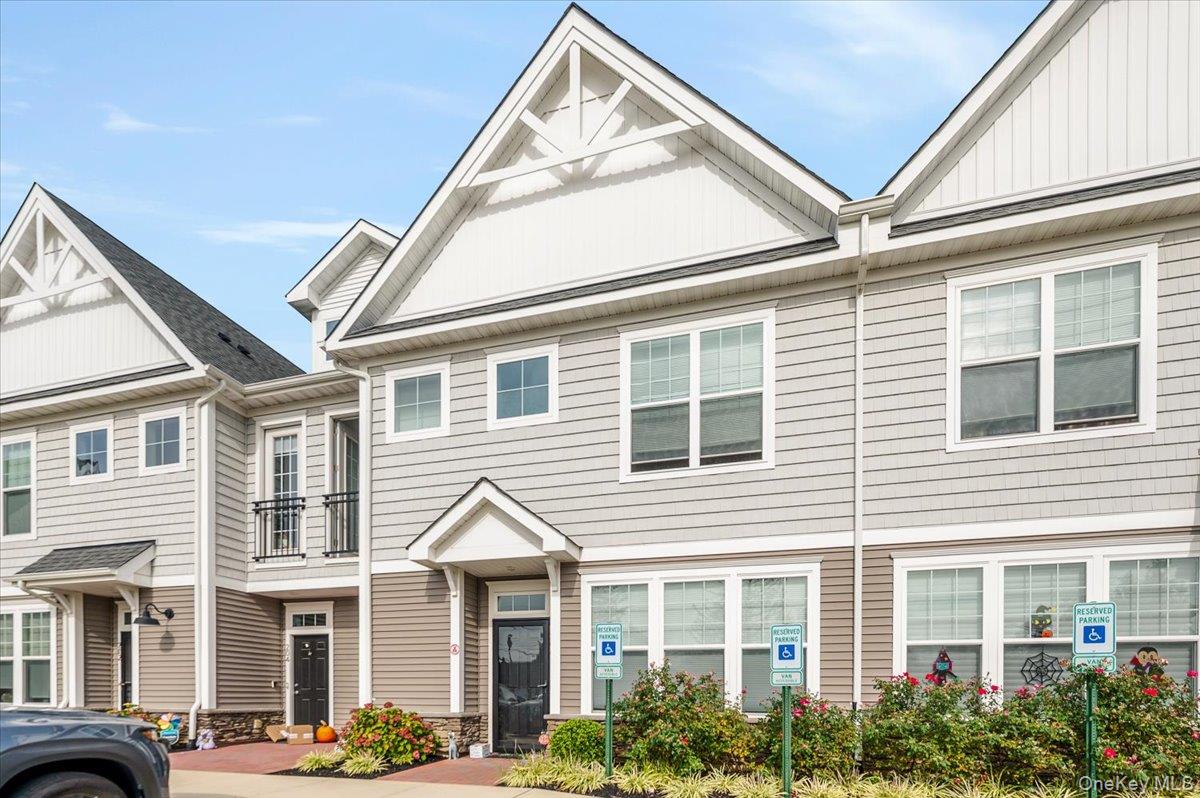 206 White Rose Lane # 206, East Meadow, NY 11554