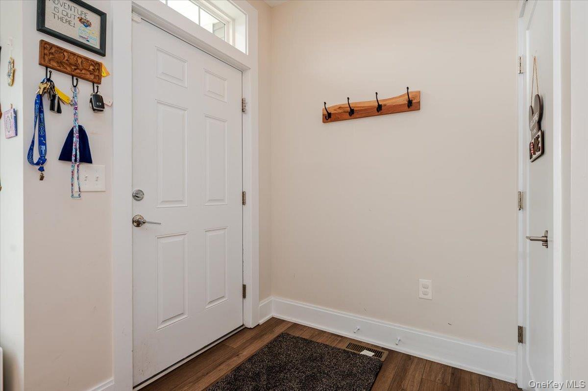 206 White Rose Lane # 206, East Meadow, NY 11554