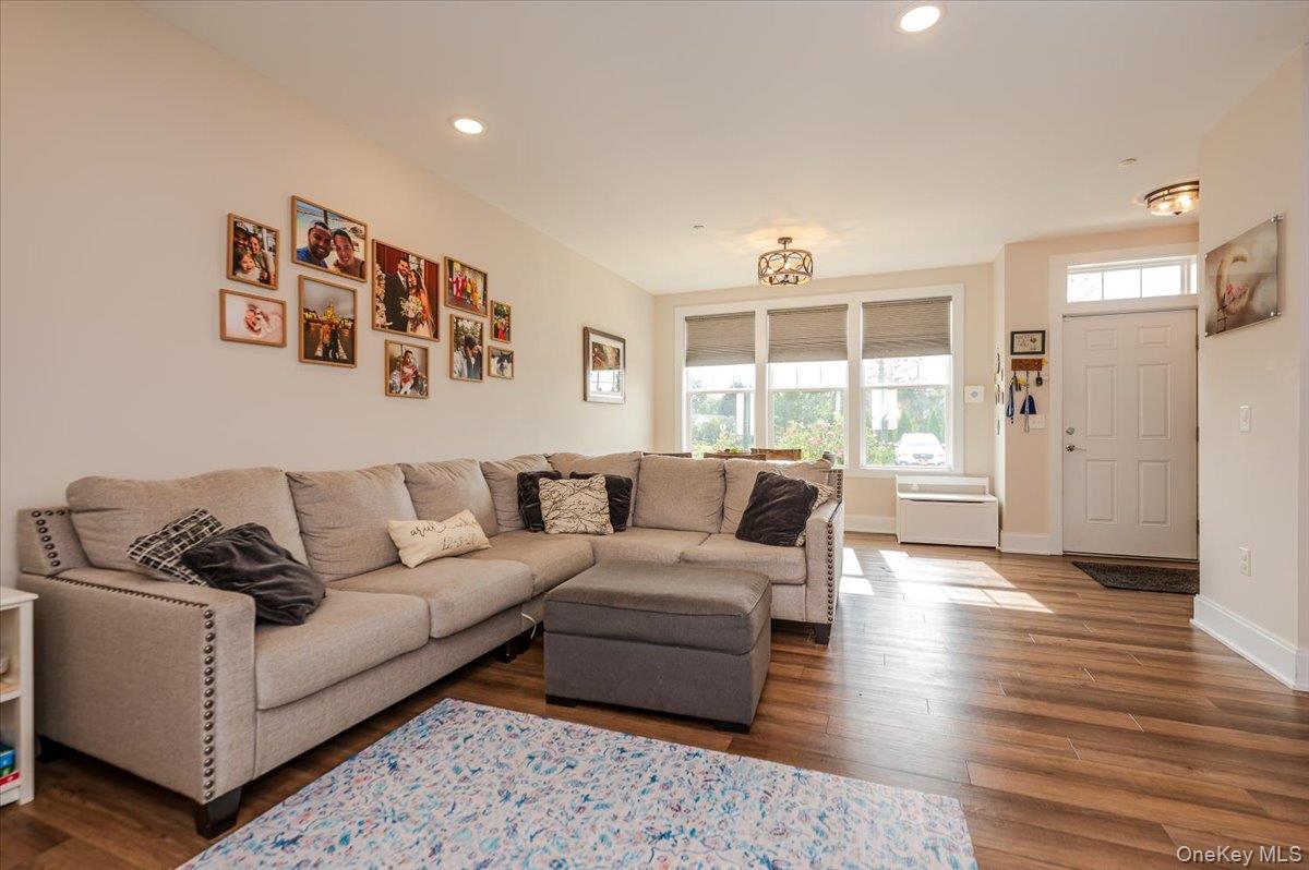 206 White Rose Lane # 206, East Meadow, NY 11554