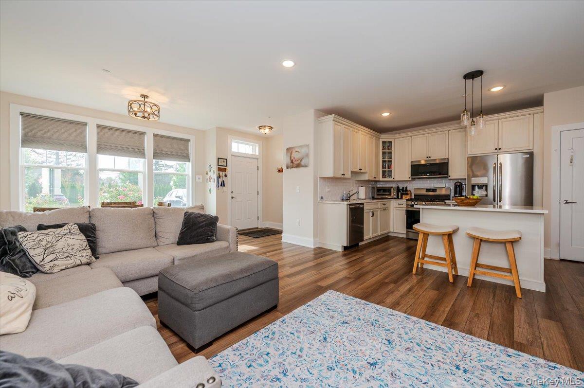 206 White Rose Lane # 206, East Meadow, NY 11554