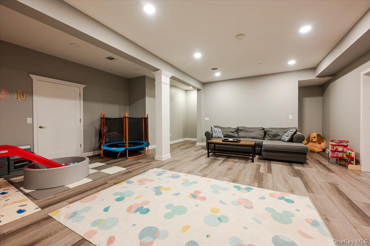 206 White Rose Lane # 206, East Meadow, NY 11554