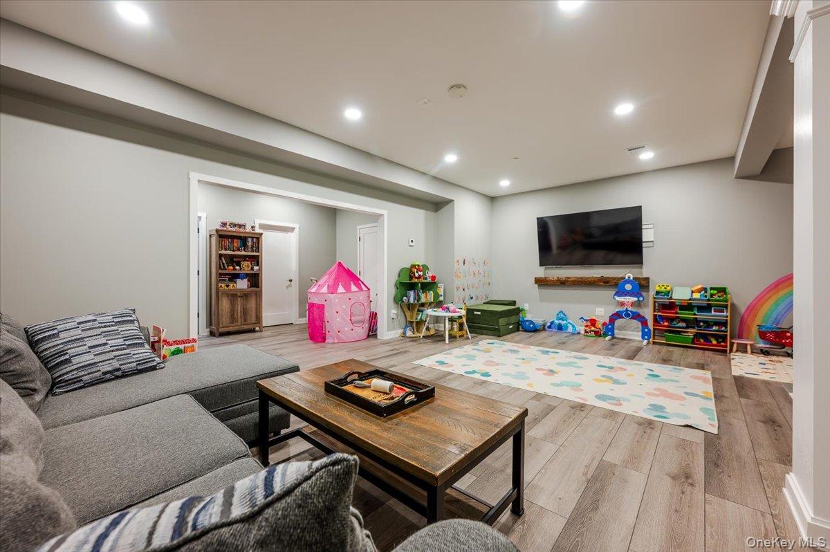 206 White Rose Lane # 206, East Meadow, NY 11554