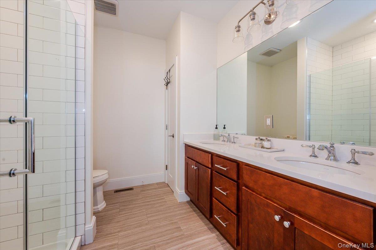 206 White Rose Lane # 206, East Meadow, NY 11554