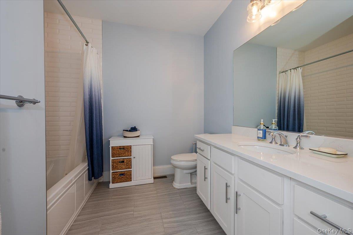 206 White Rose Lane # 206, East Meadow, NY 11554