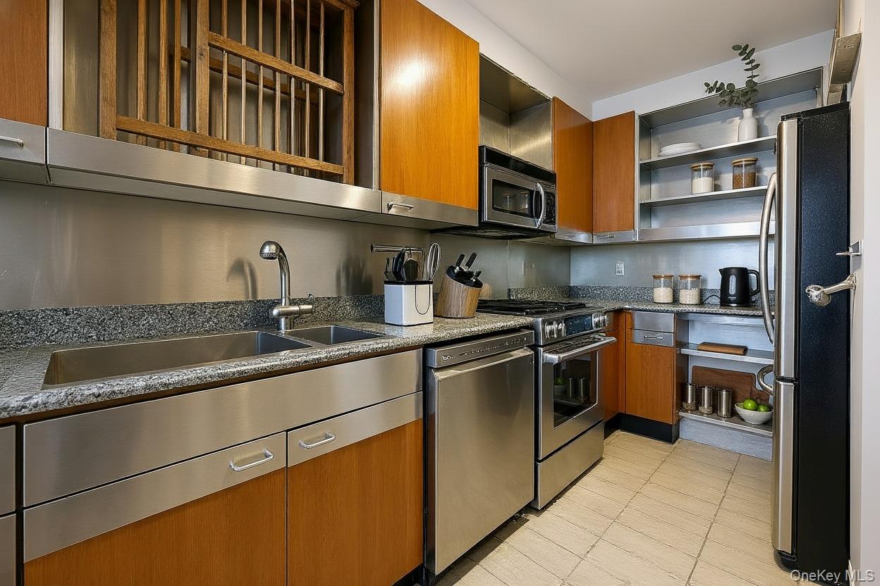 166-25 Powells Cove Boulevard # 3F, Beechhurst, NY 11357