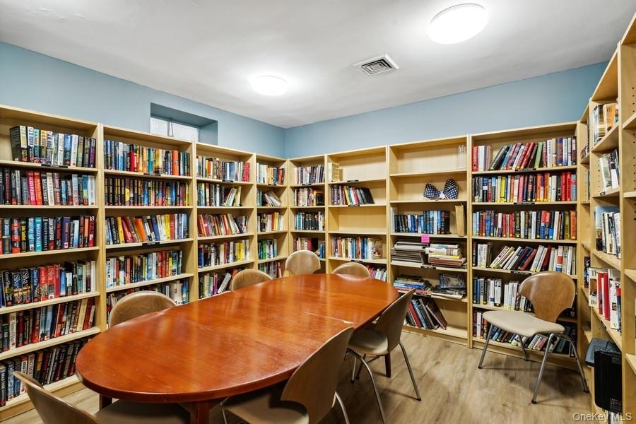 166-25 Powells Cove Boulevard # 3F, Beechhurst, NY 11357