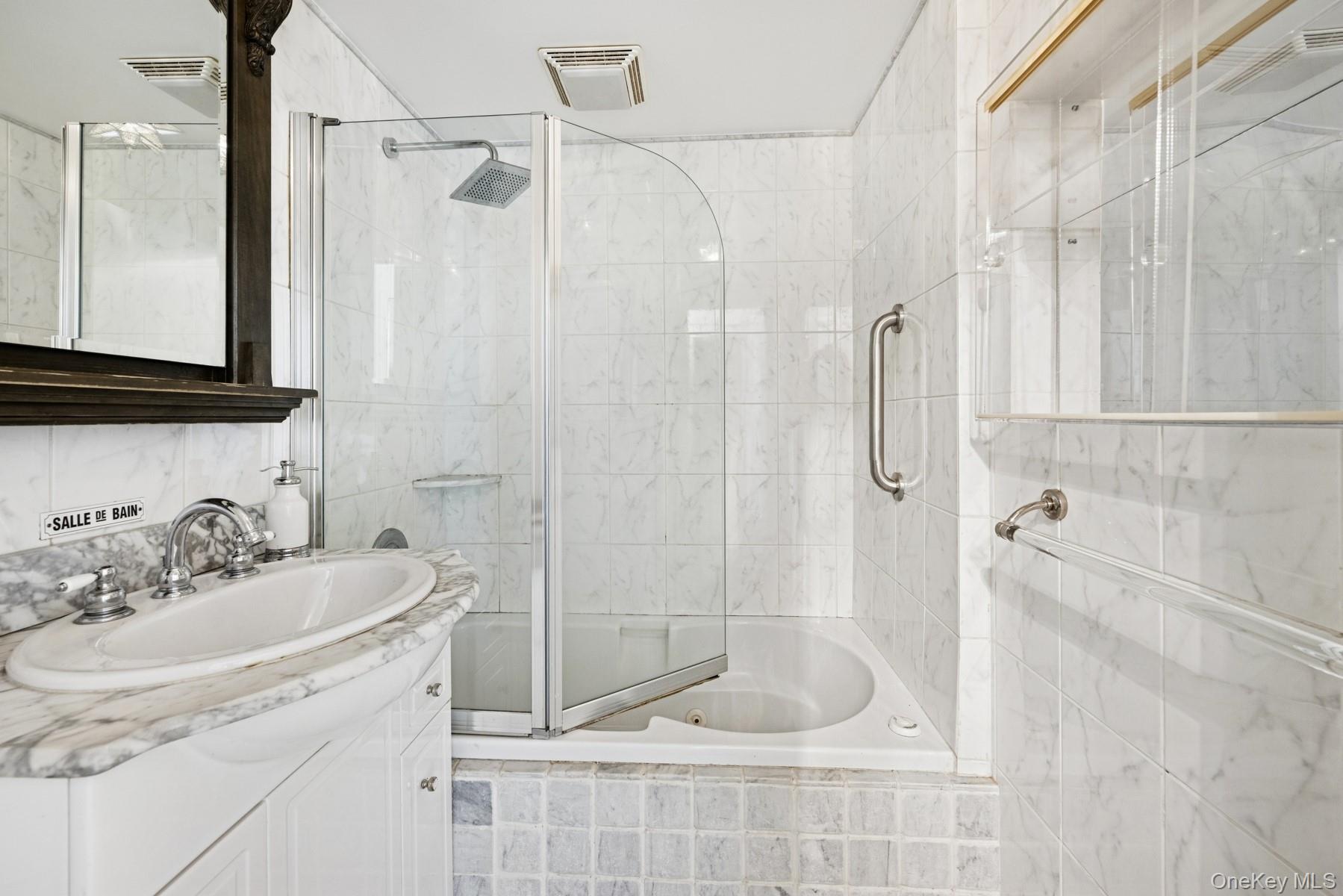 166-25 Powells Cove Boulevard # 3F, Beechhurst, NY 11357