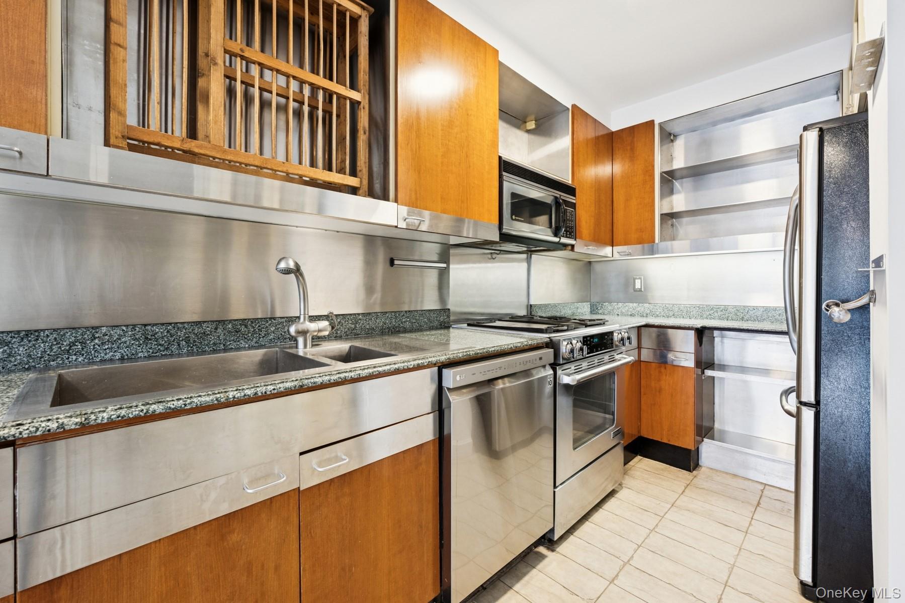 166-25 Powells Cove Boulevard # 3F, Beechhurst, NY 11357