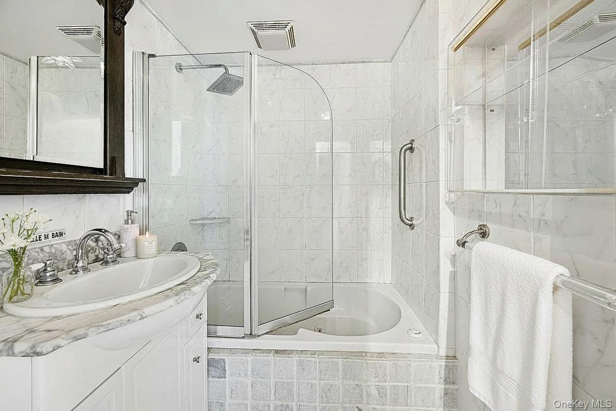 166-25 Powells Cove Boulevard # 3F, Beechhurst, NY 11357