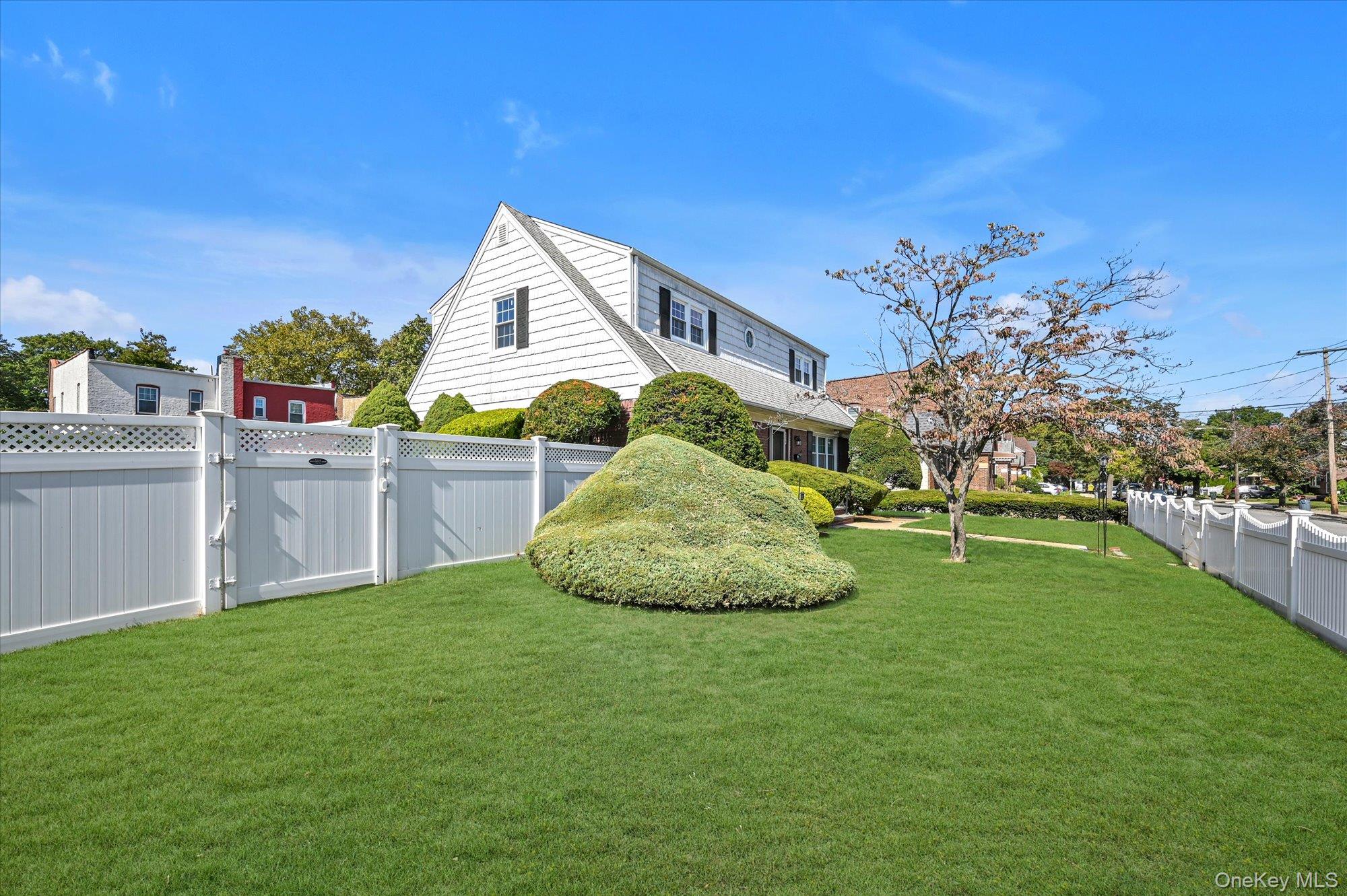 95-26 243rd Street # 2nd Floor, Floral Park, NY 11001