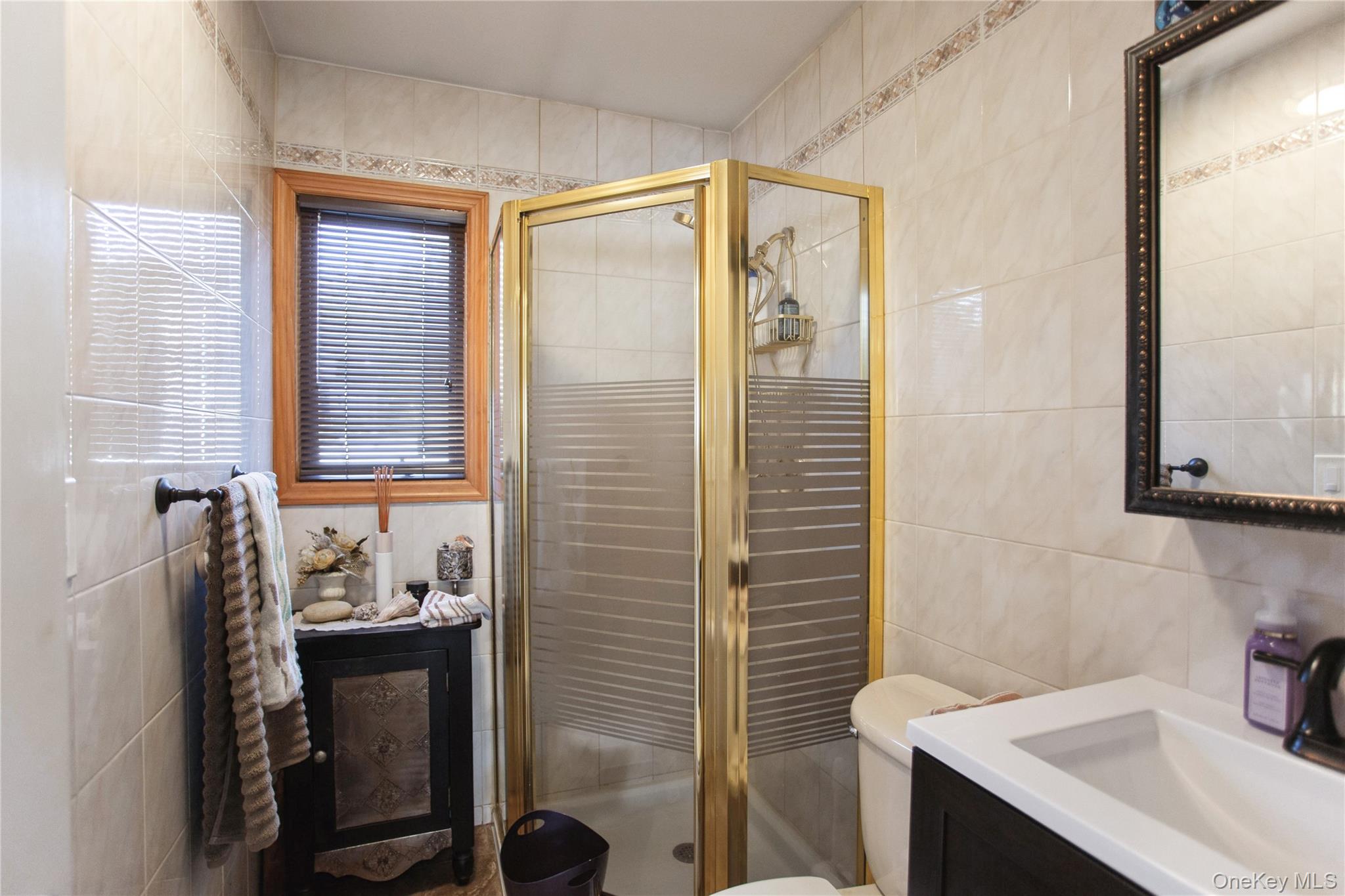 24 Yarmouth Road, East Rockaway, NY 11518