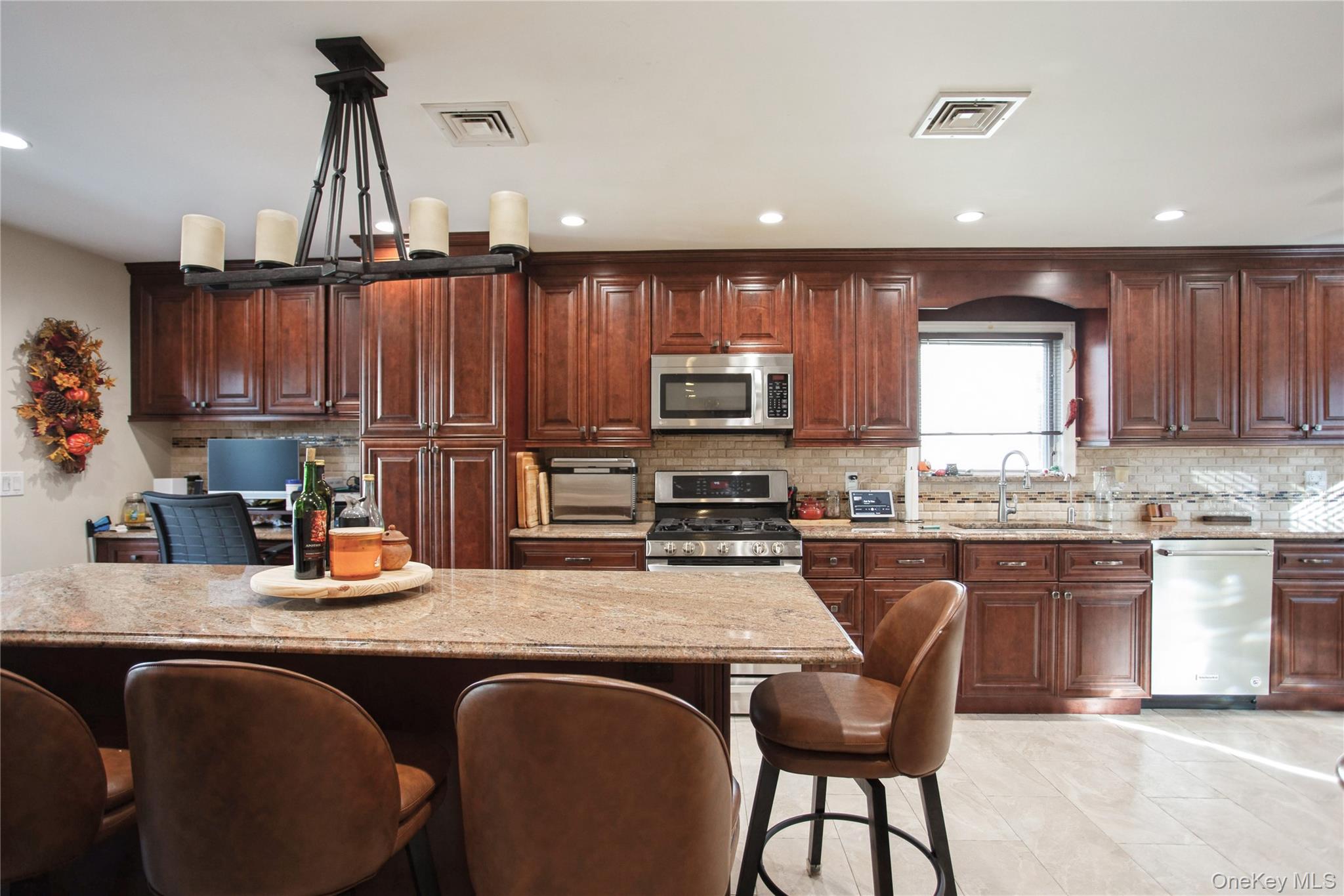 24 Yarmouth Road, East Rockaway, NY 11518