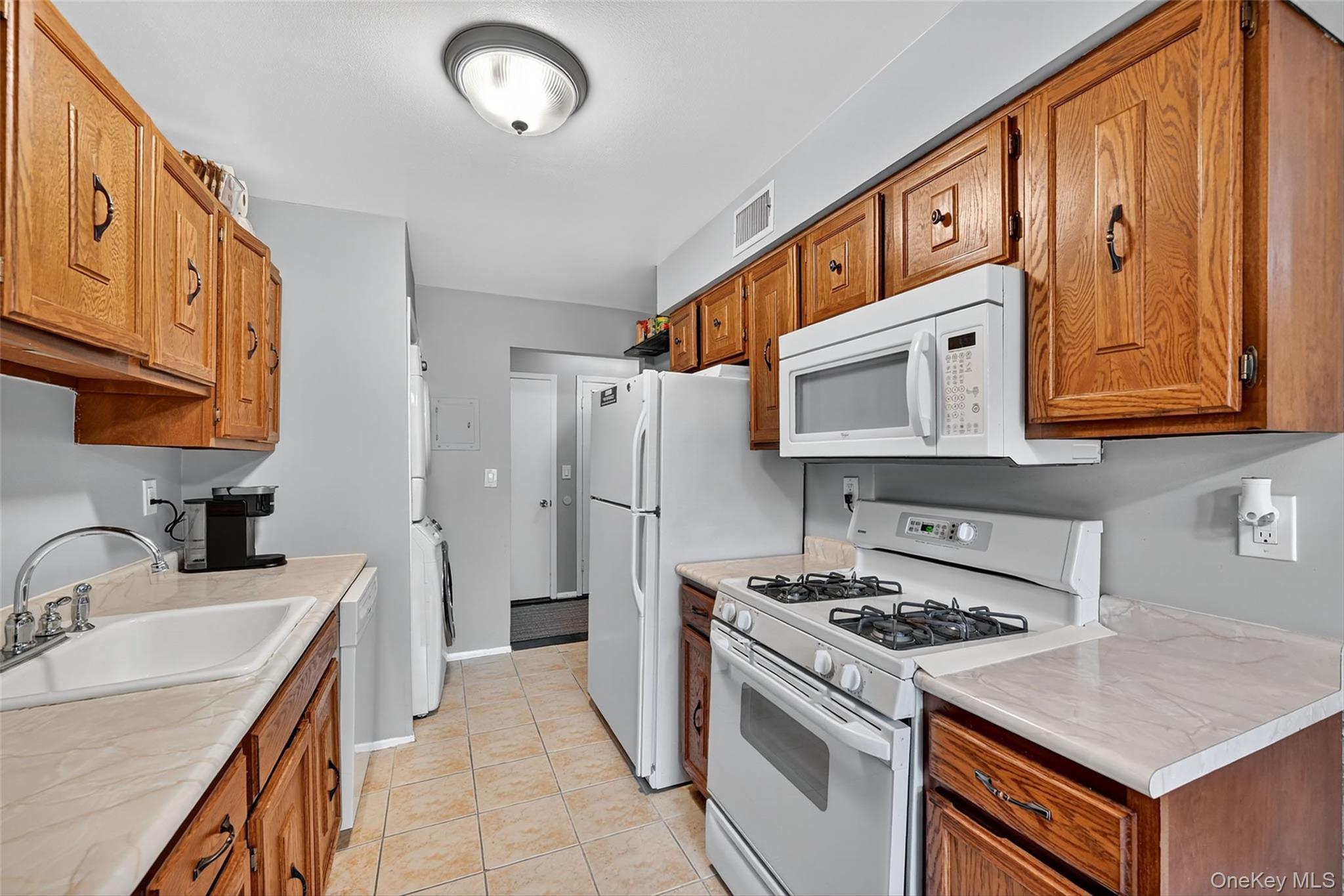 80 New Holland Village, Nanuet, NY 10954