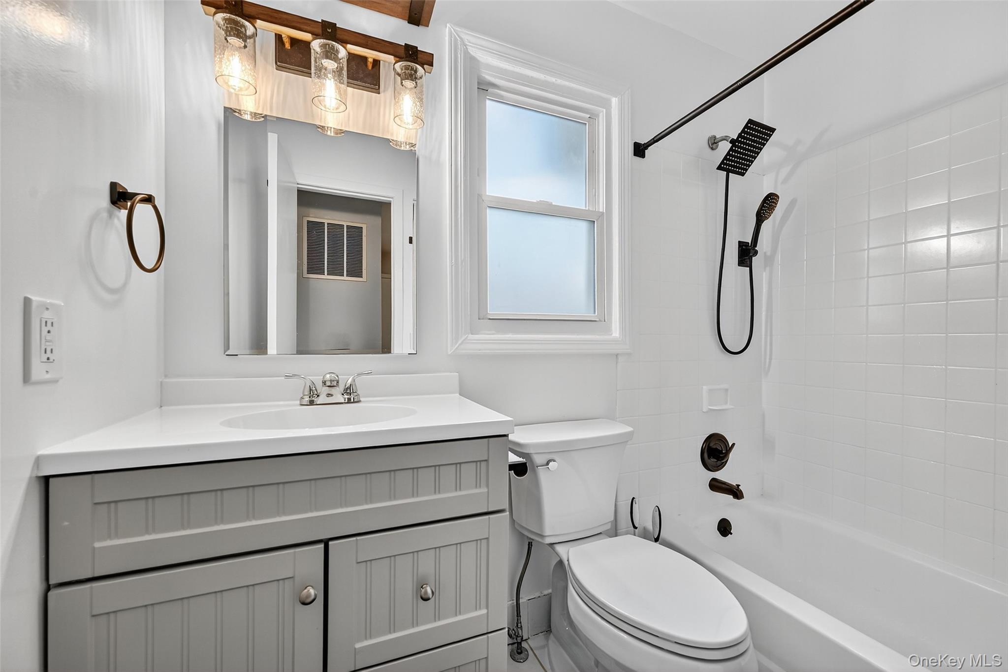 80 New Holland Village, Nanuet, NY 10954