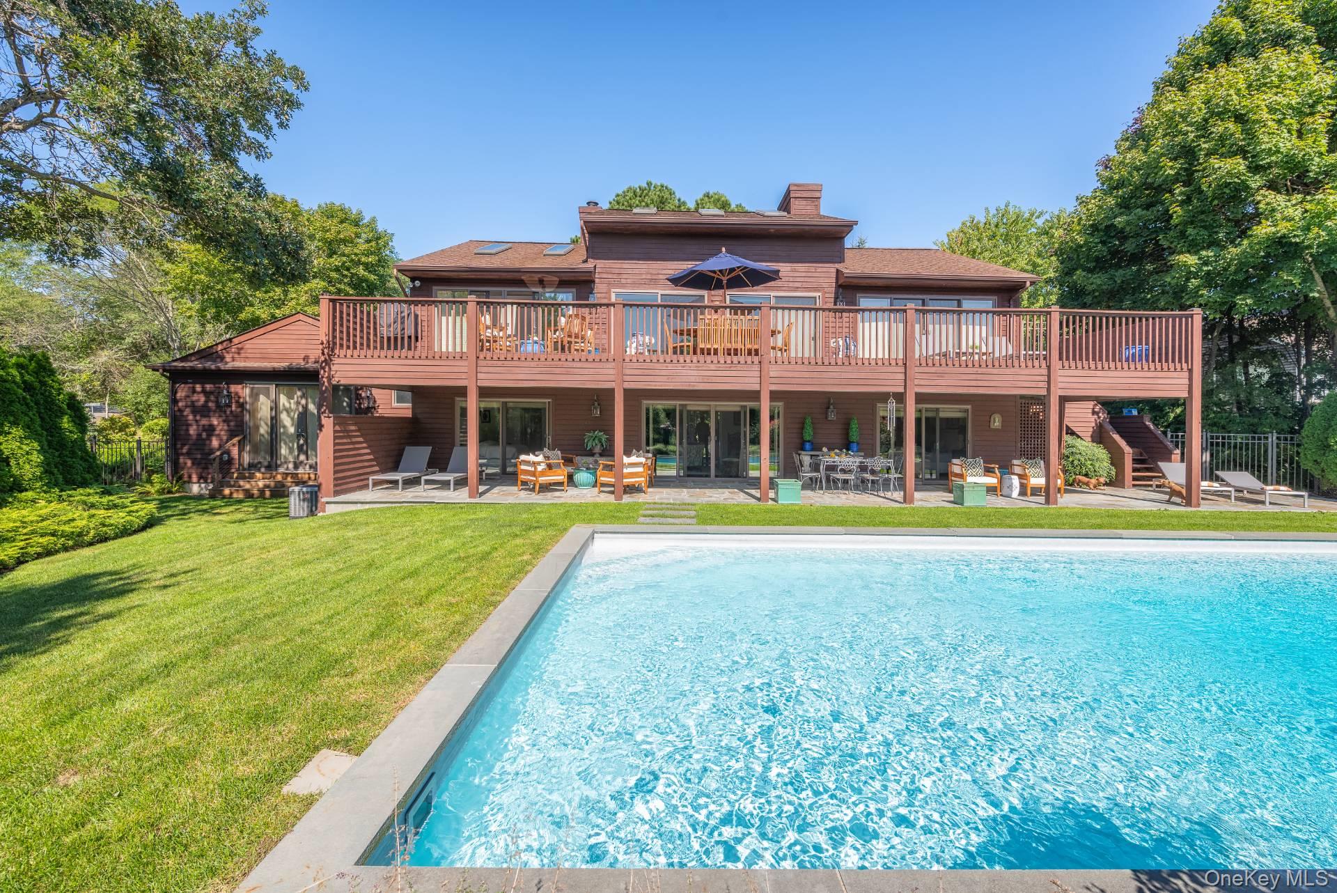 4 Blackwatch Court, Southampton, NY 11968