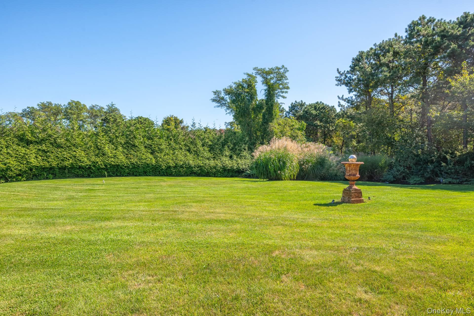 4 Blackwatch Court, Southampton, NY 11968