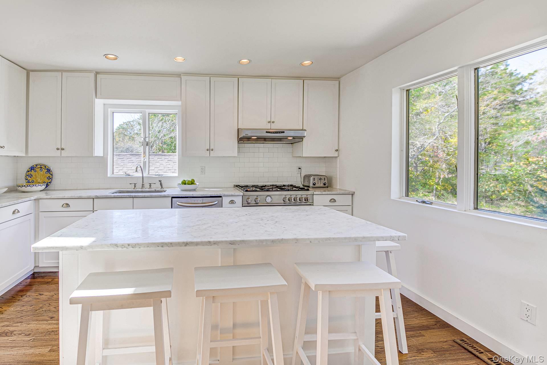 4 Blackwatch Court, Southampton, NY 11968