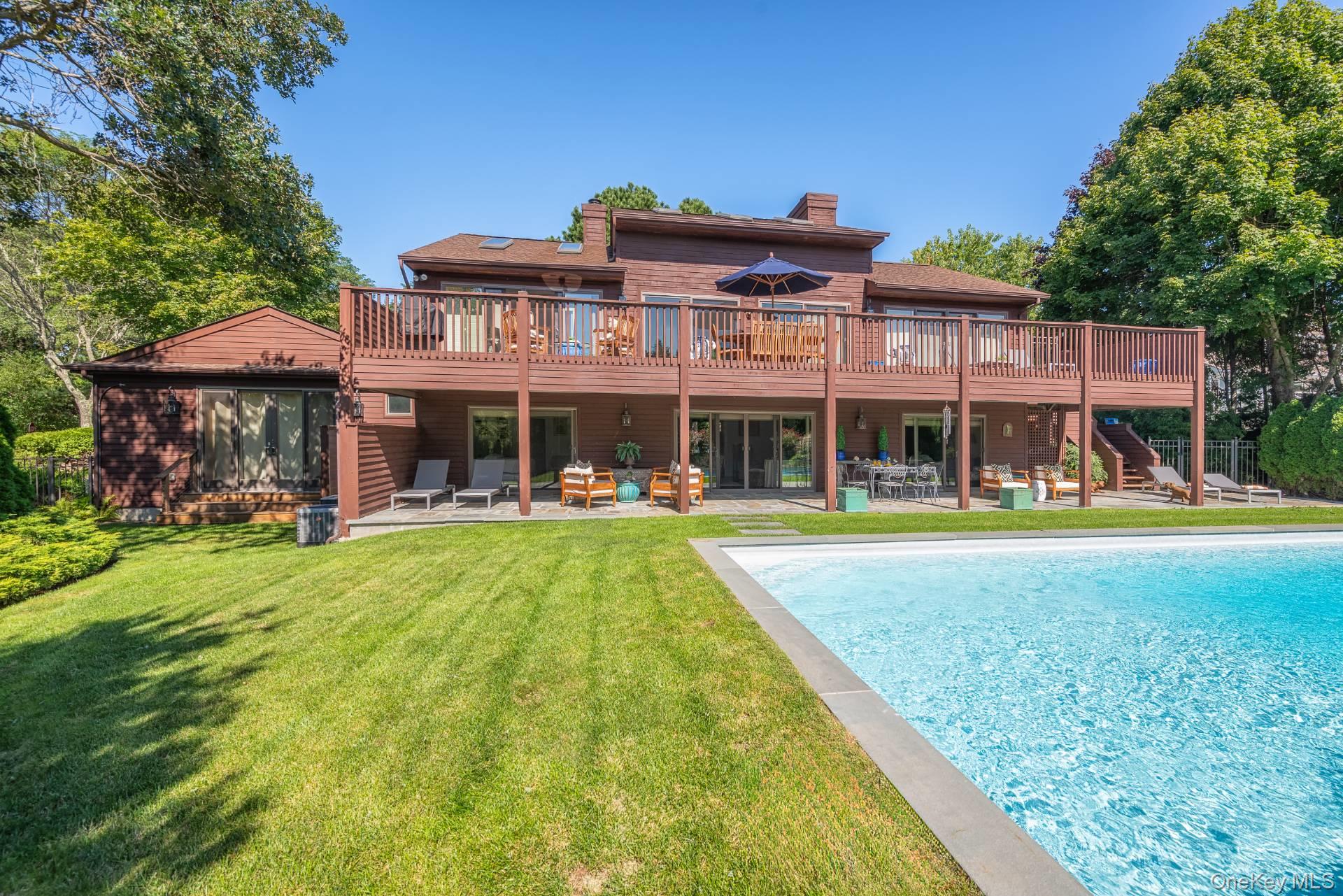 4 Blackwatch Court, Southampton, NY 11968