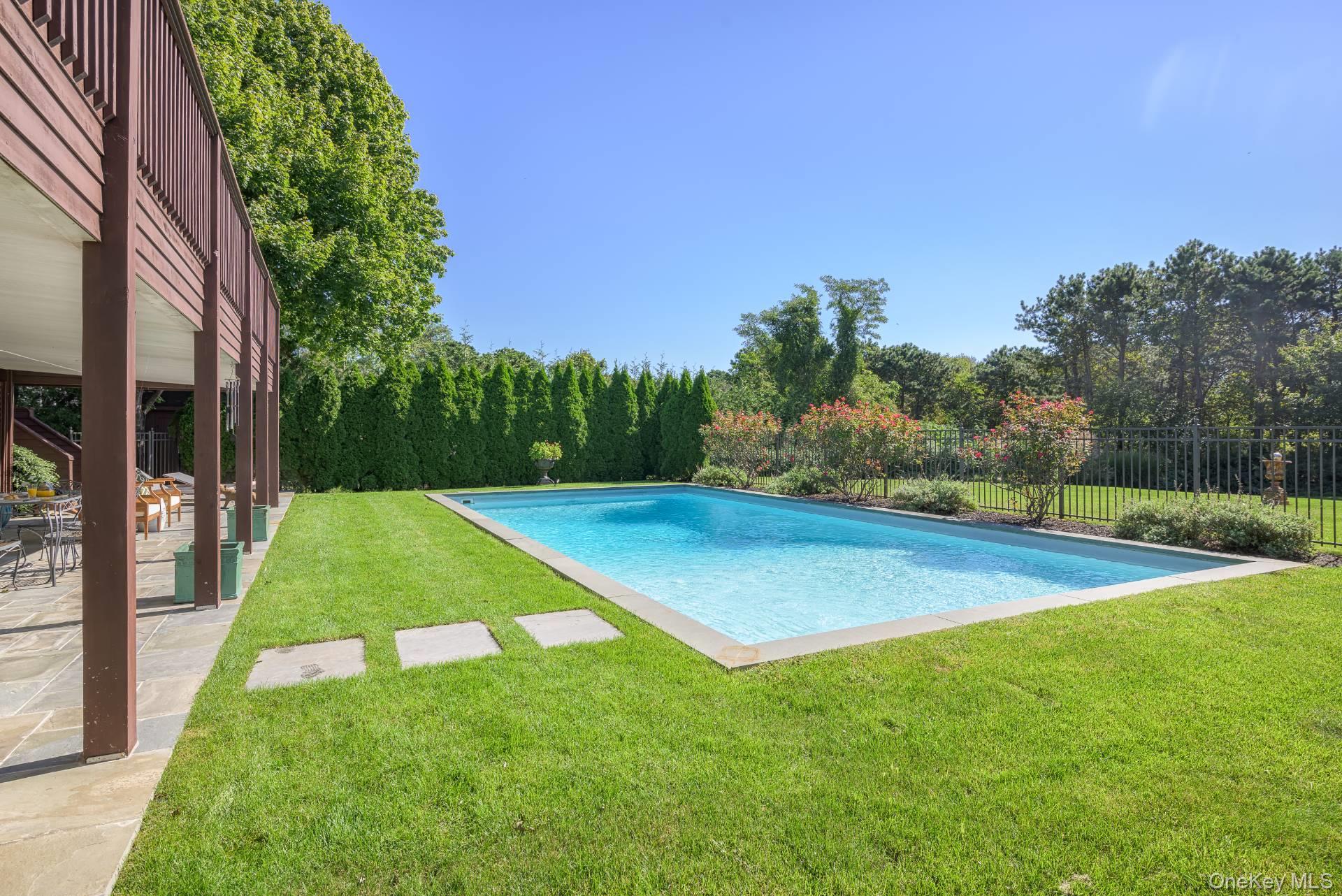 4 Blackwatch Court, Southampton, NY 11968