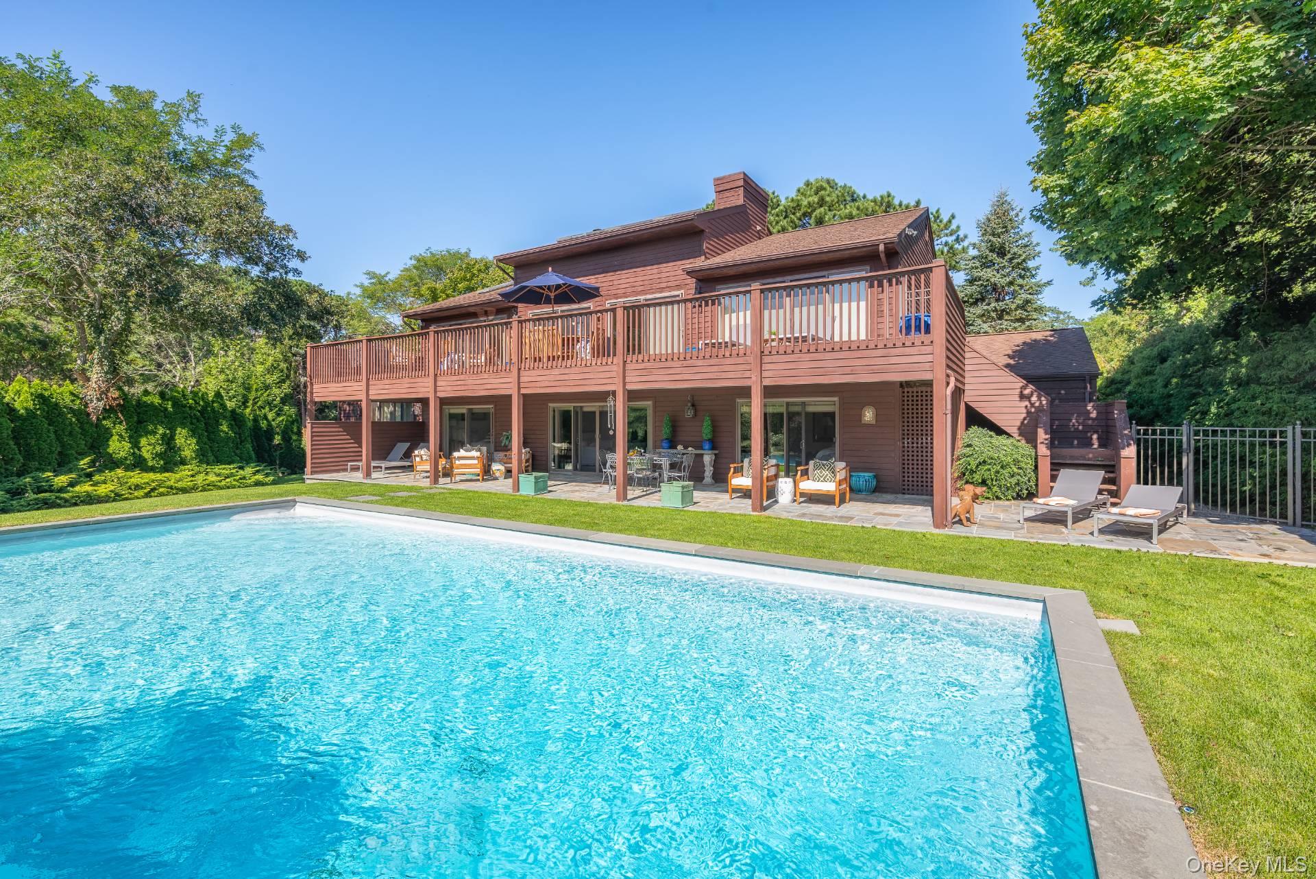 4 Blackwatch Court, Southampton, NY 11968