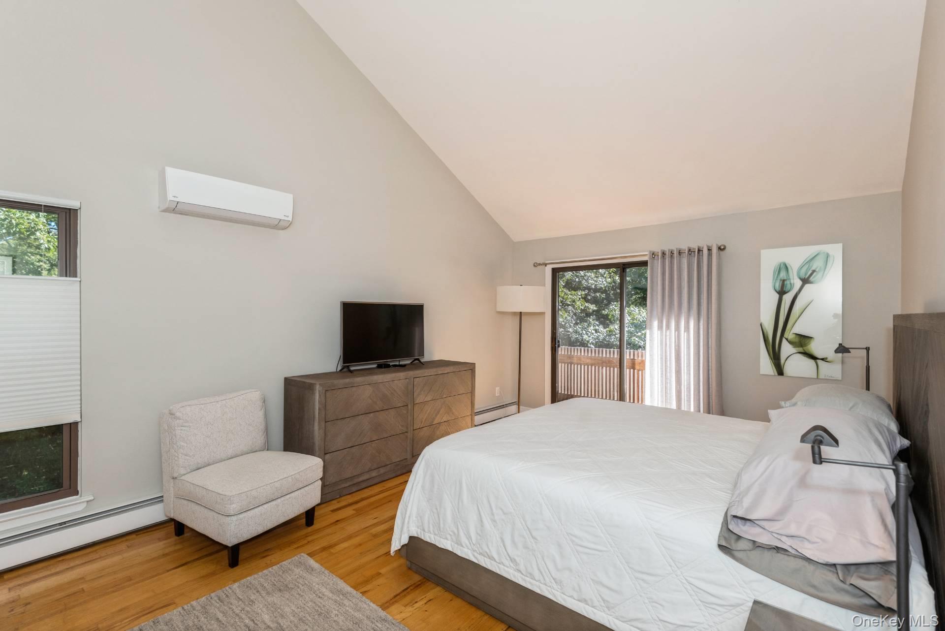 1 Deer Path, Quogue, NY 11959