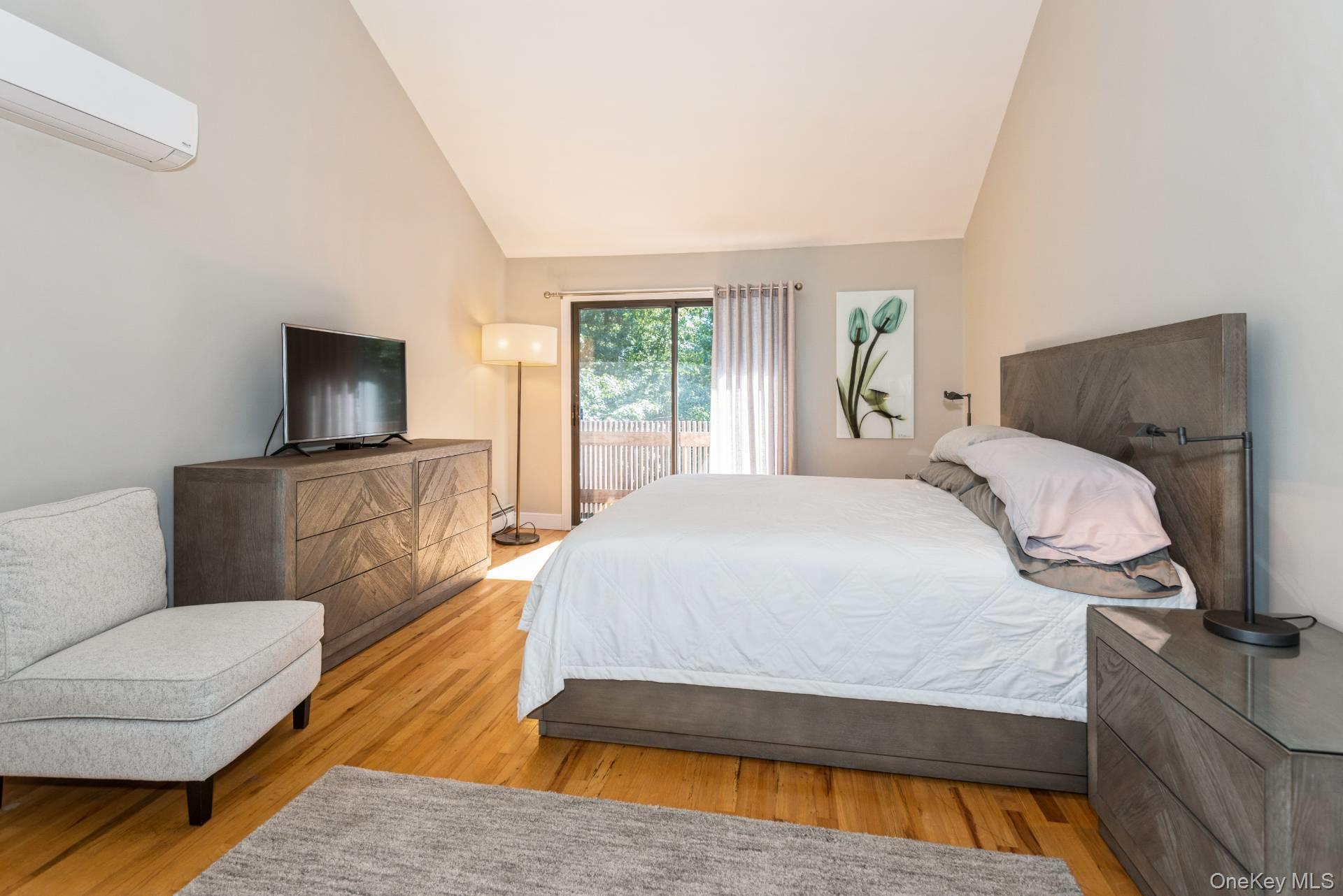 1 Deer Path, Quogue, NY 11959