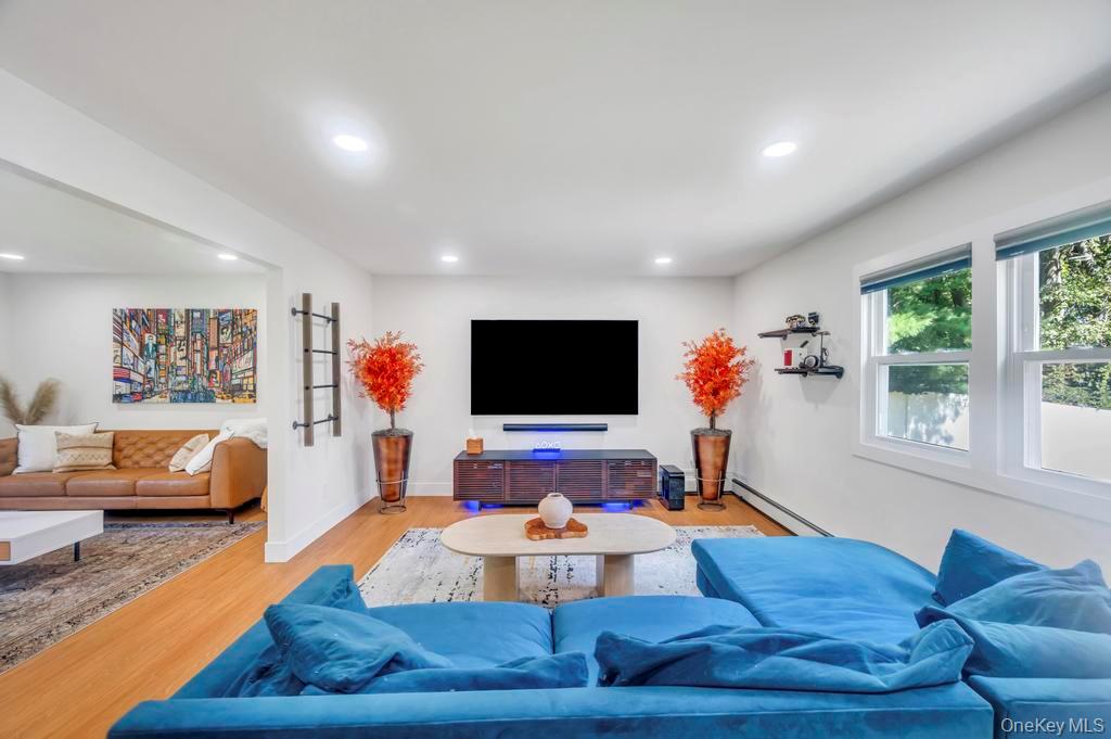 18 Stonehurst Lane, Dix Hills, NY 11746