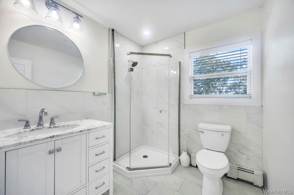 18 Stonehurst Lane, Dix Hills, NY 11746