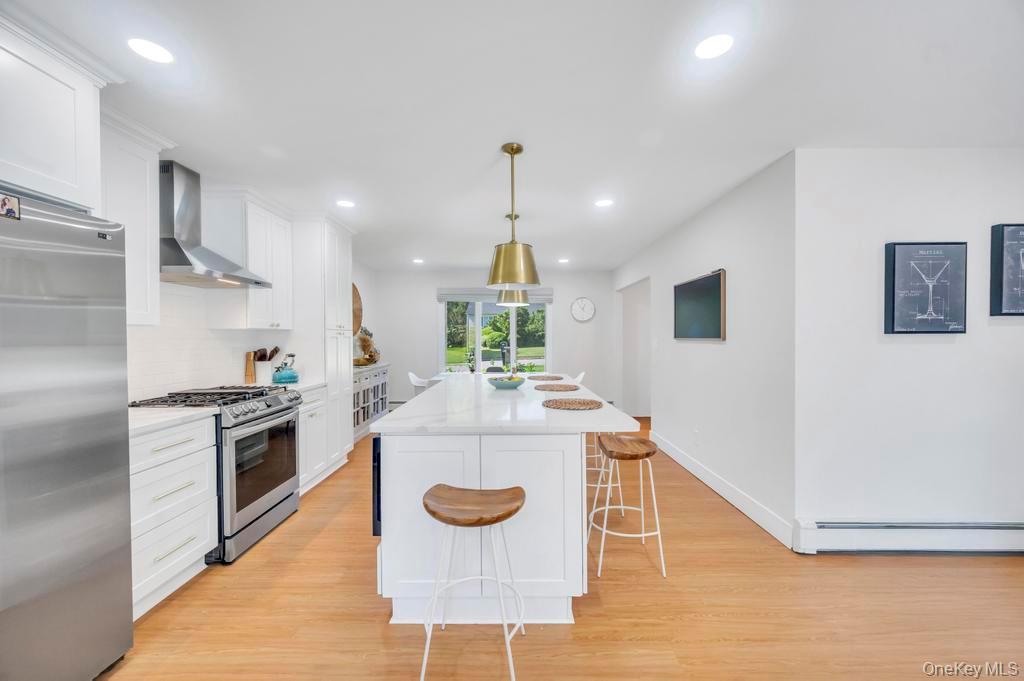 18 Stonehurst Lane, Dix Hills, NY 11746