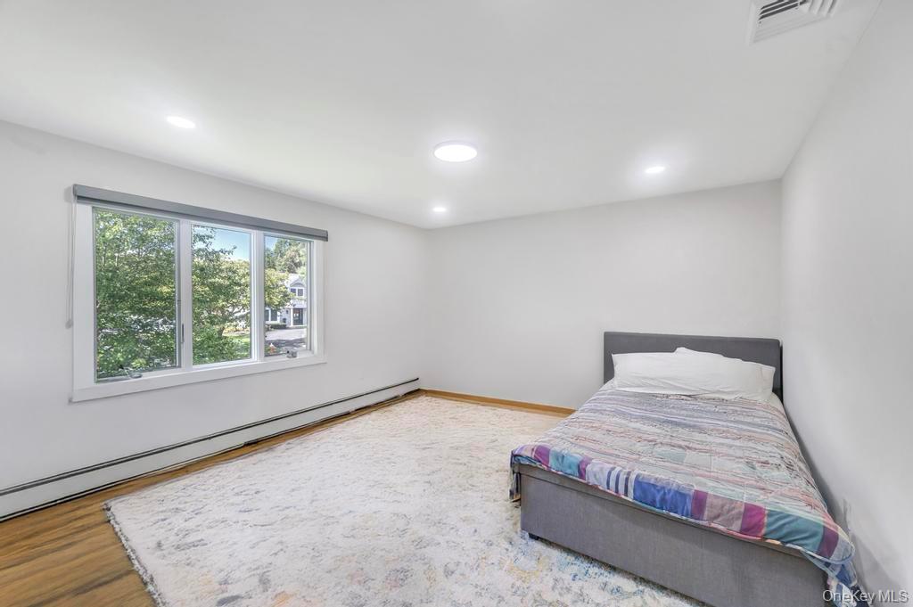 18 Stonehurst Lane, Dix Hills, NY 11746