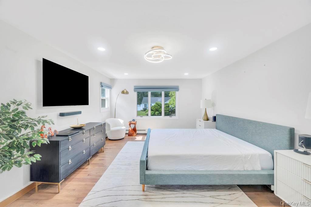 18 Stonehurst Lane, Dix Hills, NY 11746