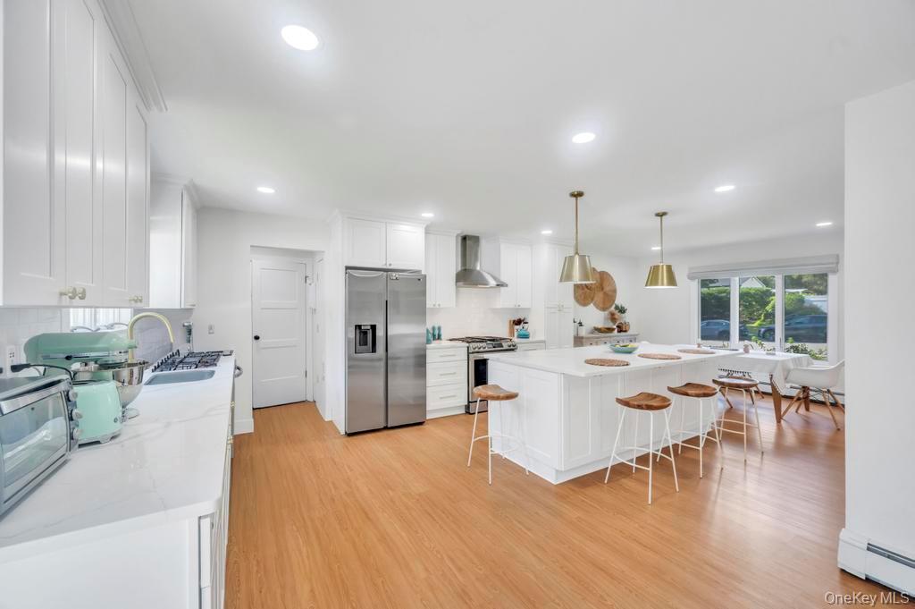 18 Stonehurst Lane, Dix Hills, NY 11746