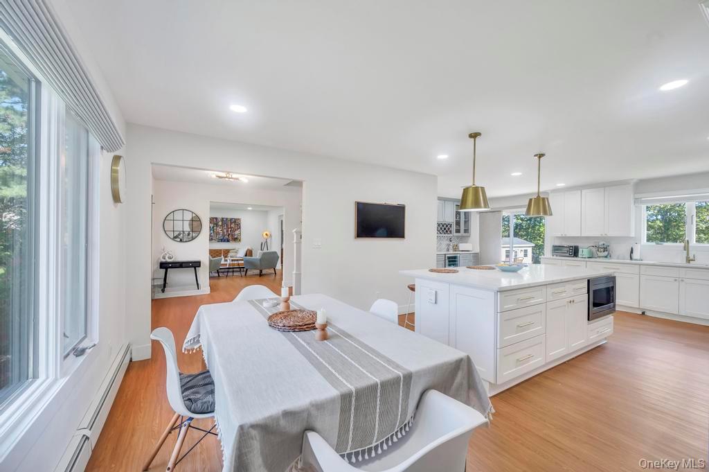 18 Stonehurst Lane, Dix Hills, NY 11746