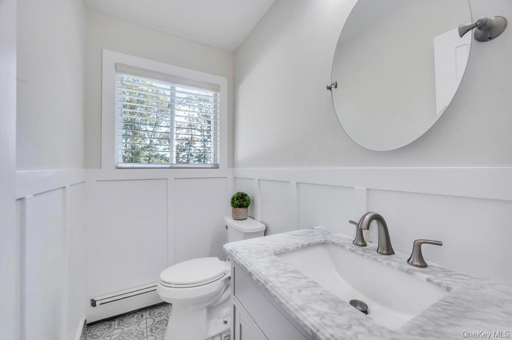 18 Stonehurst Lane, Dix Hills, NY 11746