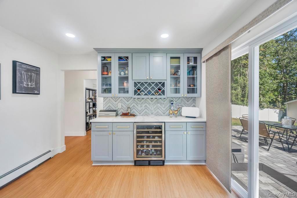 18 Stonehurst Lane, Dix Hills, NY 11746