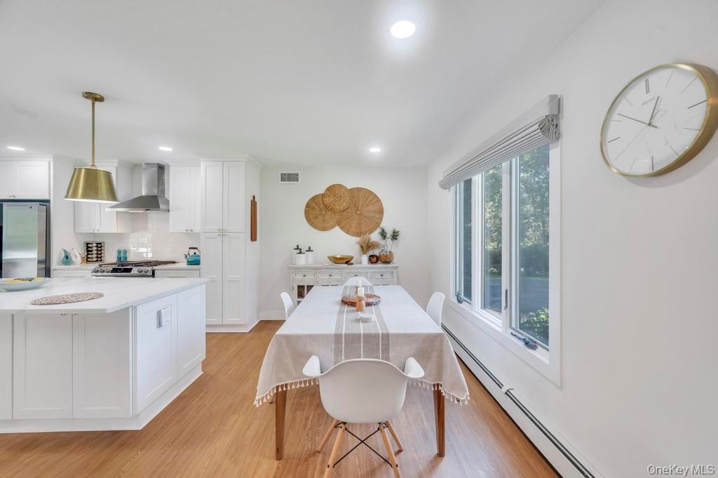 18 Stonehurst Lane, Dix Hills, NY 11746