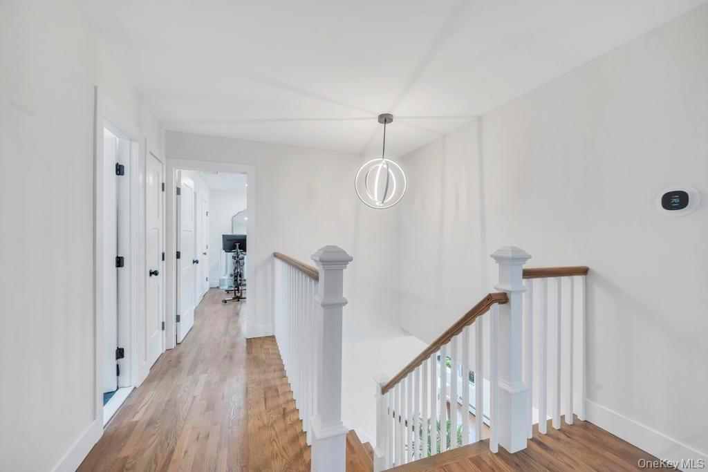 18 Stonehurst Lane, Dix Hills, NY 11746