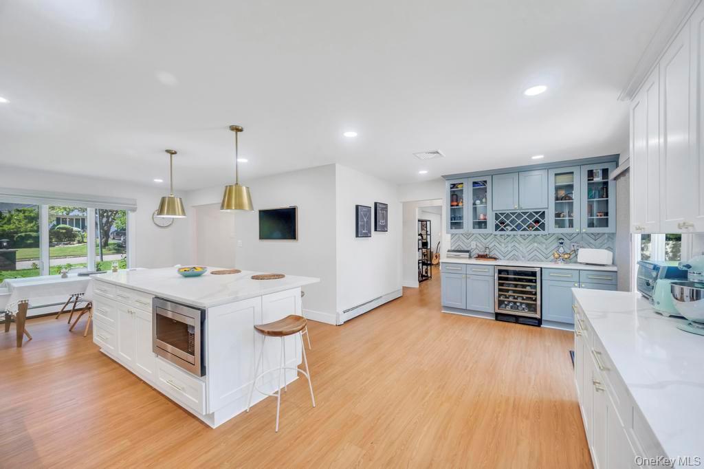 18 Stonehurst Lane, Dix Hills, NY 11746