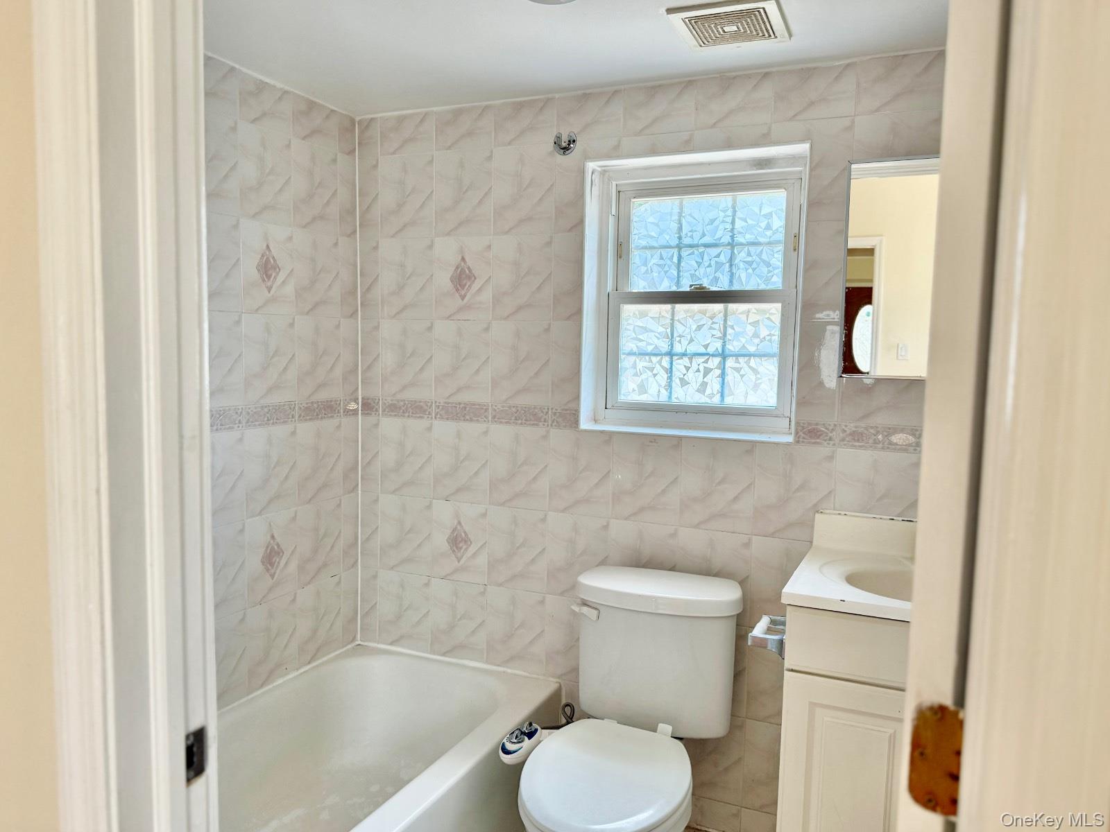 223 Jackson Avenue, Mineola, NY 11501