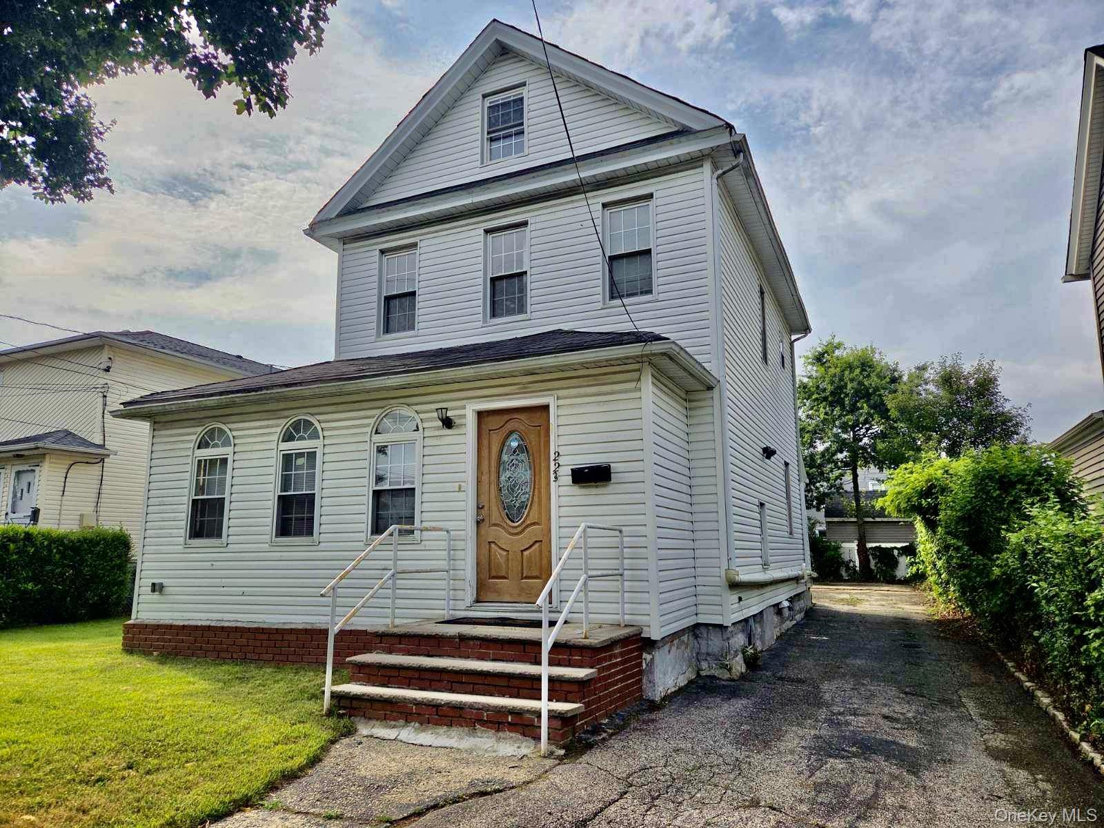 223 Jackson Avenue, Mineola, NY 11501