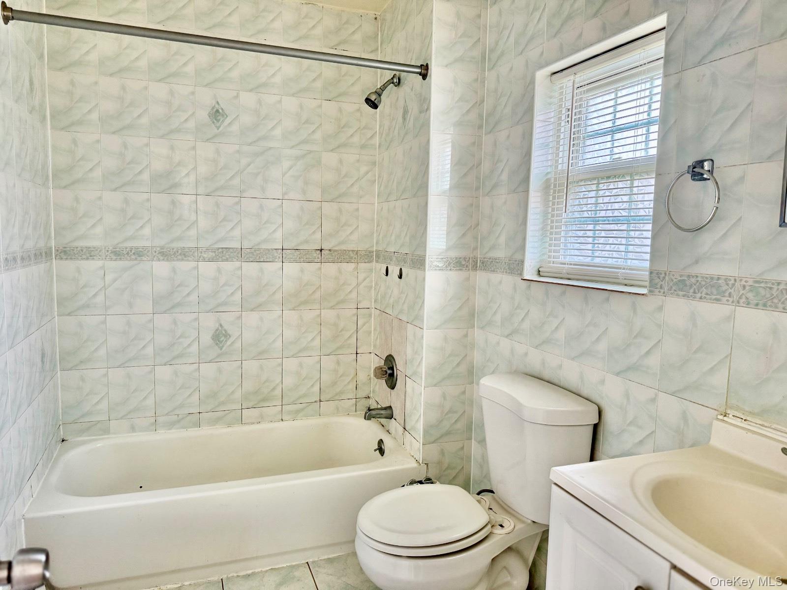 223 Jackson Avenue, Mineola, NY 11501