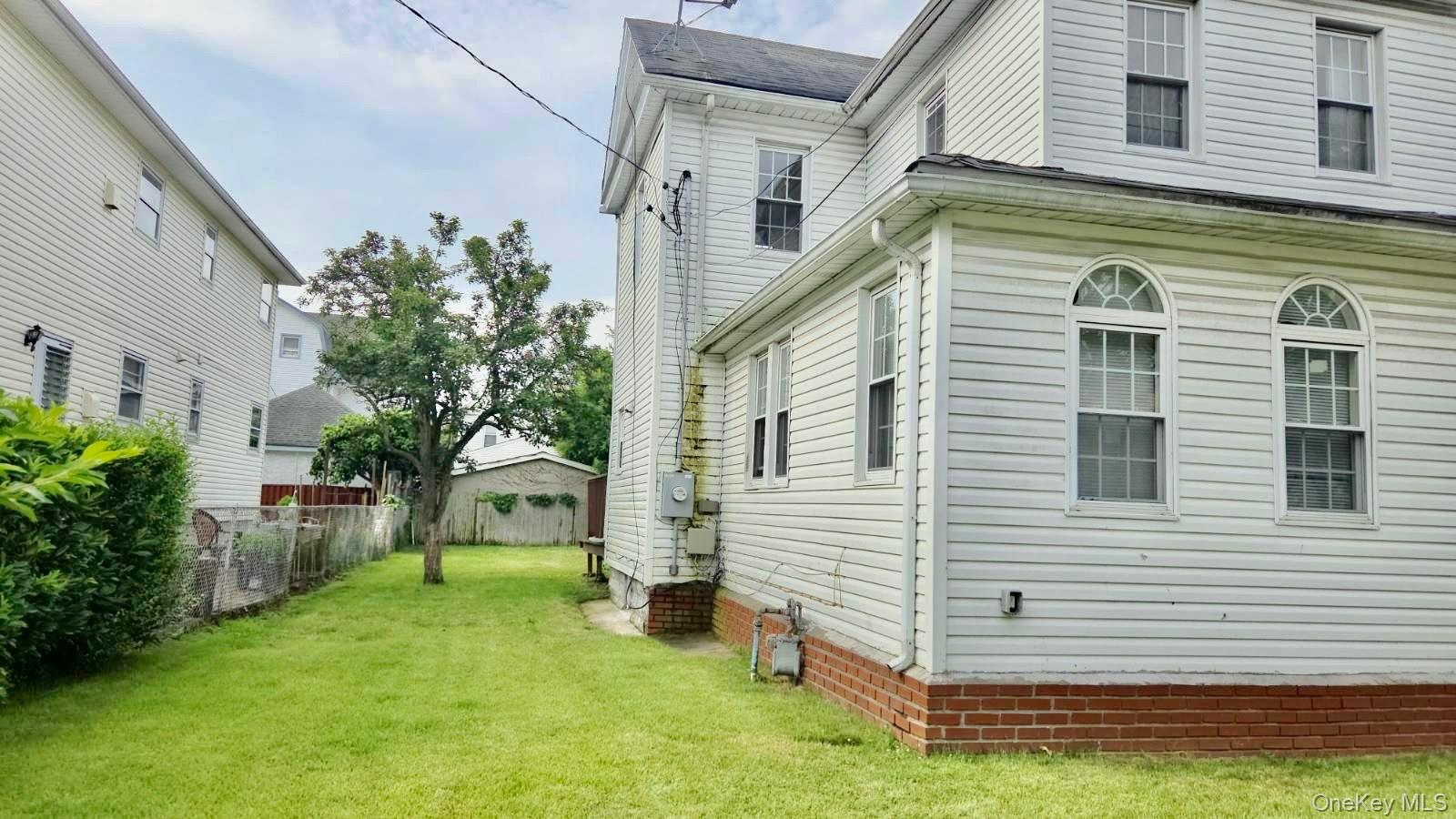 223 Jackson Avenue, Mineola, NY 11501